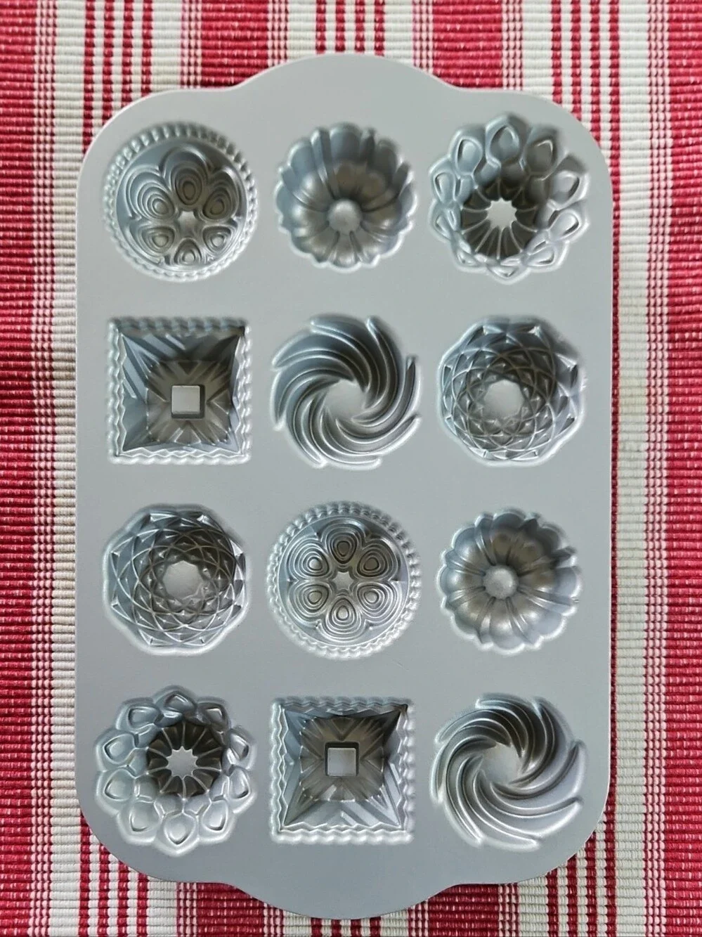 Nordic Ware Martha Stewart Bundt Charms Pan 12 Cavity
